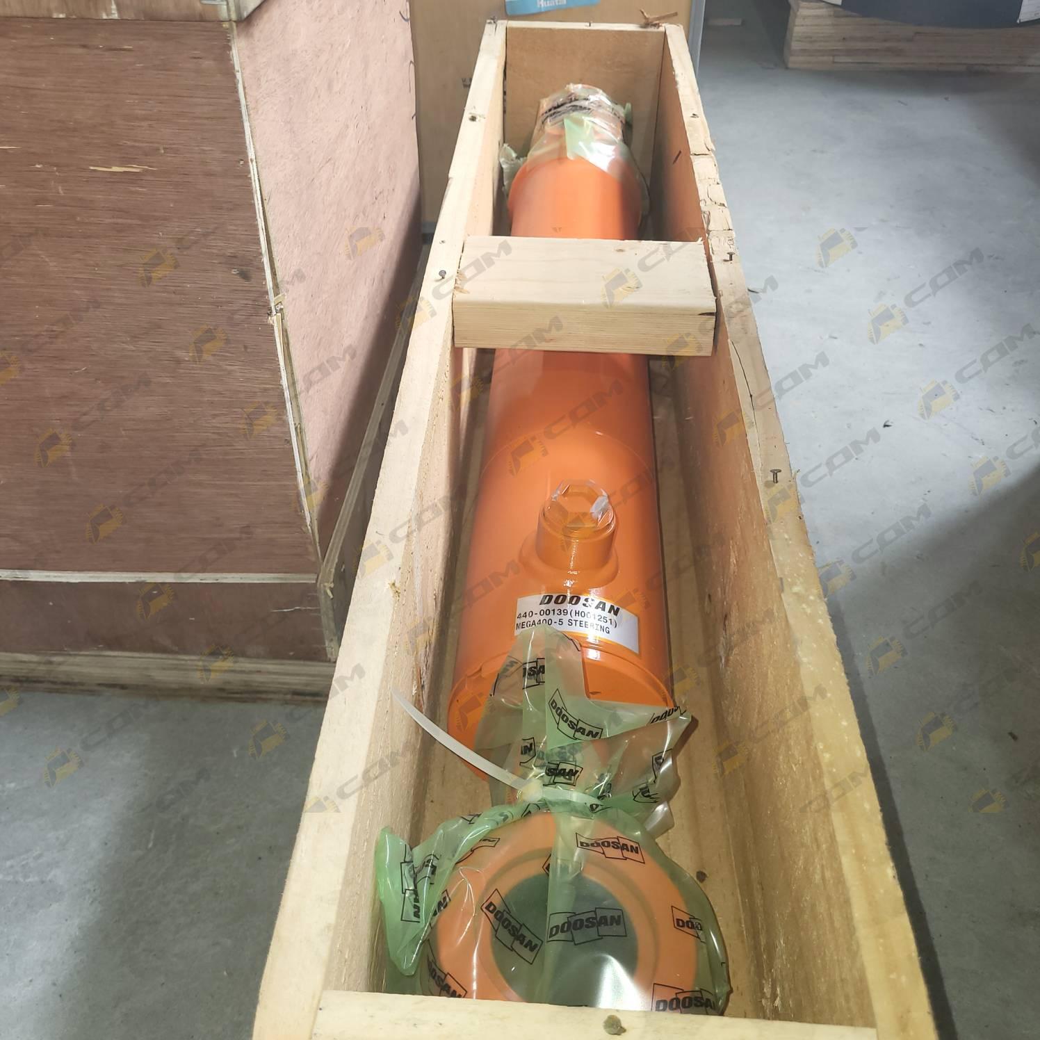 Гидроцилиндр поворота 440-00139