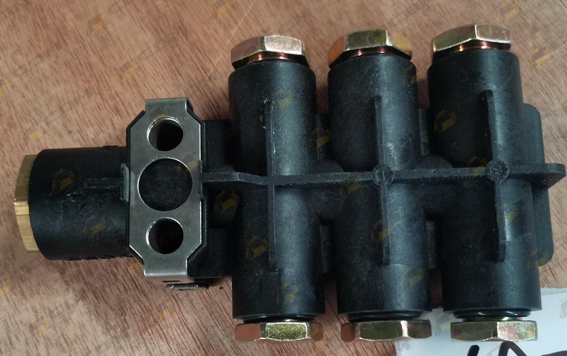 Кран тормозной HOWO T5G/C7H SITRAK WG9000361404