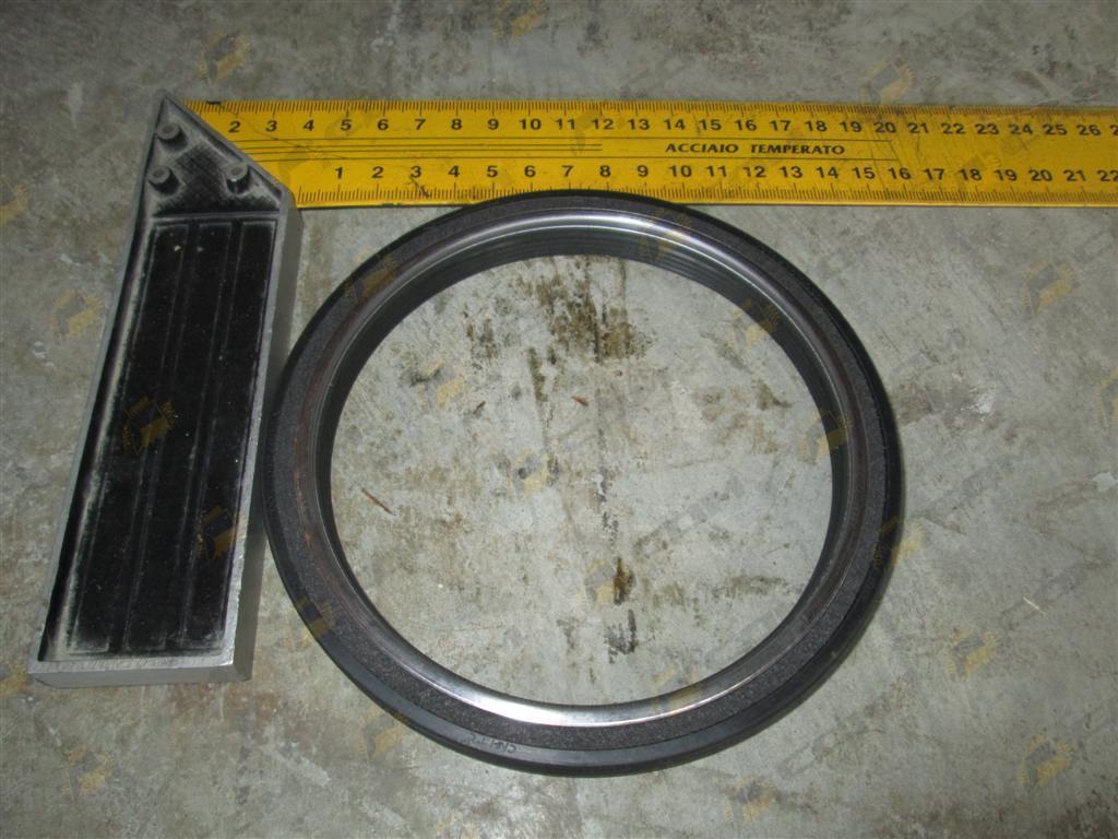 Сальник коленвала коренной задний 130х150*14,5 D12 HOWO A7 VG1047010050