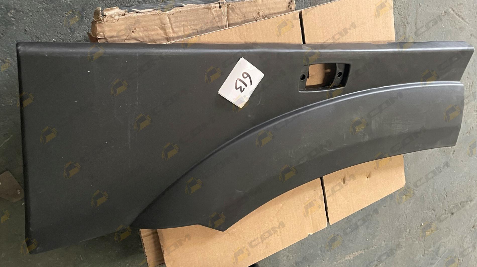 Крыло кабины правое короткое (нового образца) черное HOWO WG1642230108